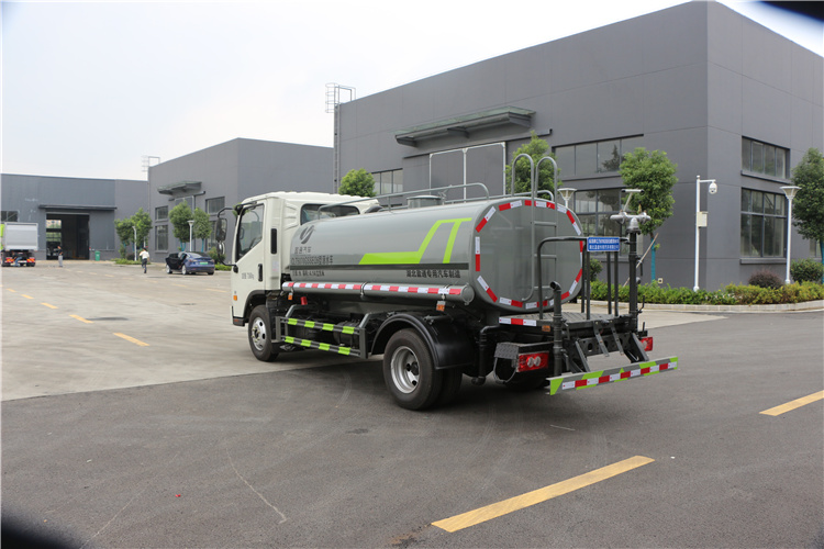 湖北盈通汽車福田掃路車