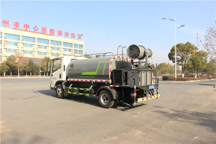 湖北盈通汽車(chē)江西藍(lán)牌福田抑塵車(chē)